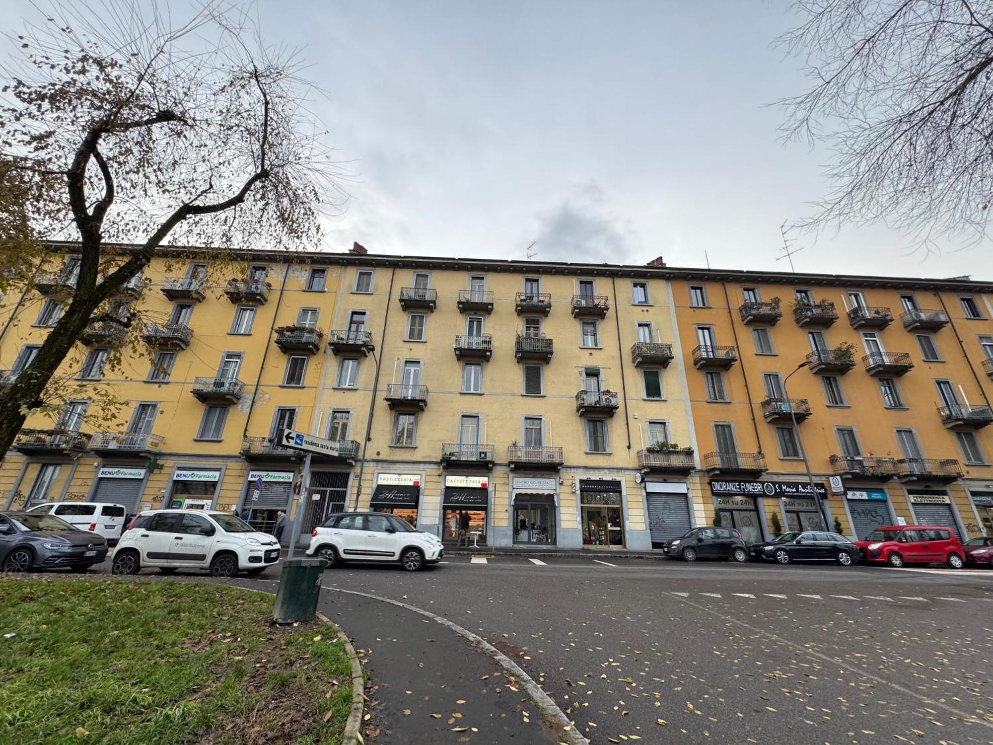 Navigli Metro4-tram2-naviglio Grande * Milaan